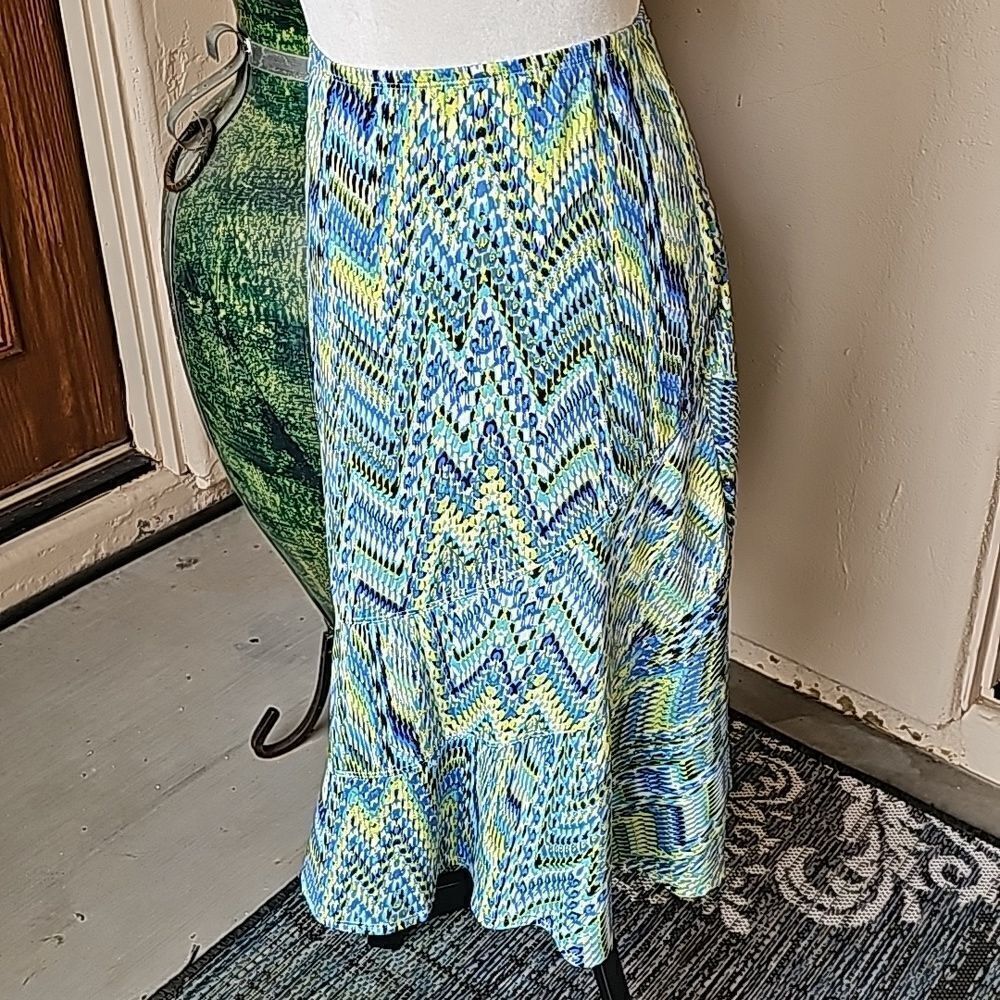 Kim Roger's elastic waist pull on skirt size medium